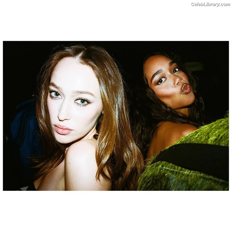 Alycia Debnam Carey photo 19 of 1336
