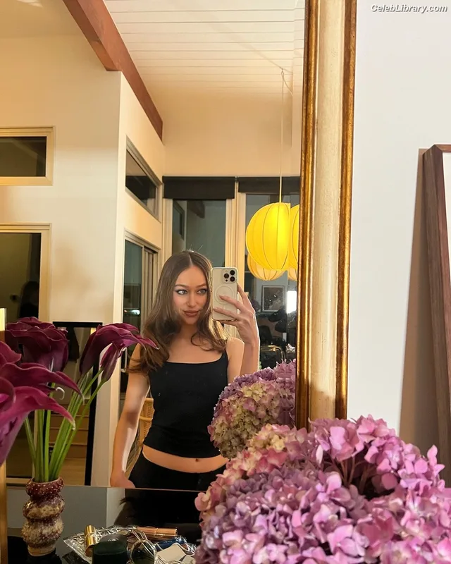 Alycia Debnam Carey photo 22 of 1336