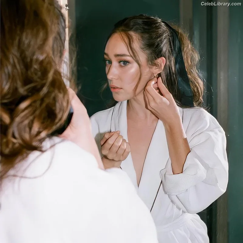 Alycia Debnam Carey photo 8 of 1336