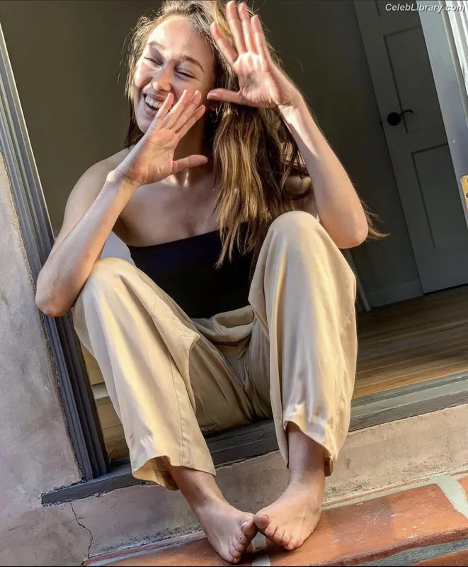 Alycia Debnam Carey photo 14 of 1336