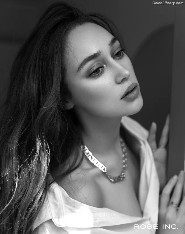 Alycia Debnam Carey photo 15 of 1336