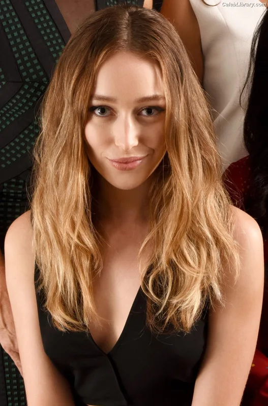 Alycia Debnam Carey photo 17 of 1336