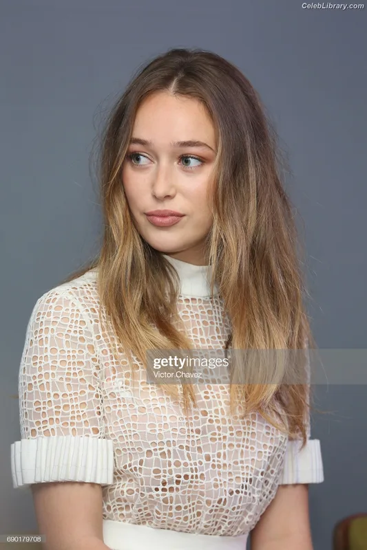 Alycia Debnam Carey photo 2 of 1336