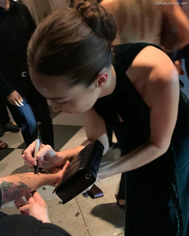 Alycia Debnam Carey photo 6 of 1336