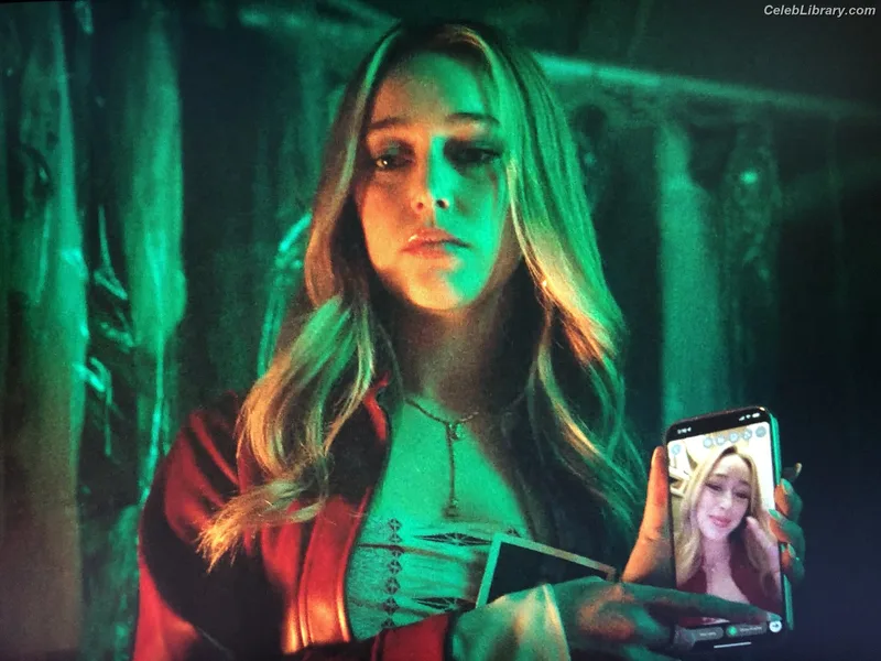 Alycia Debnam Carey photo 7 of 1336
