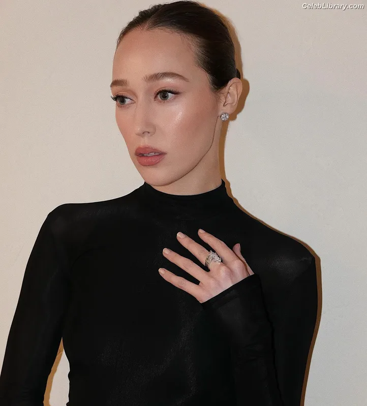 Alycia Debnam Carey photo 20 of 1336