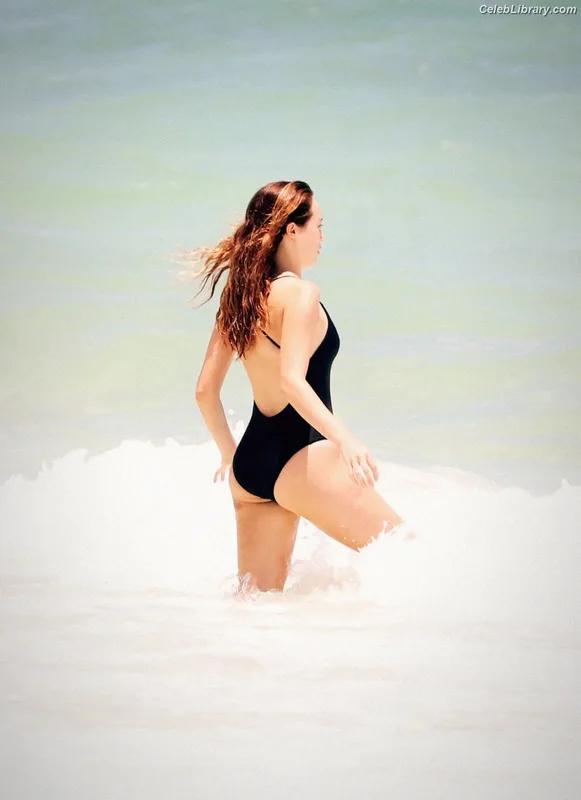 Alycia Debnam Carey photo 20 of 1336