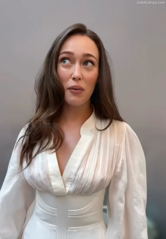 Alycia Debnam Carey photo 1 of 1336