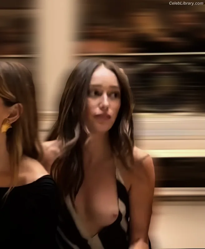 Alycia Debnam Carey photo 2 of 1336