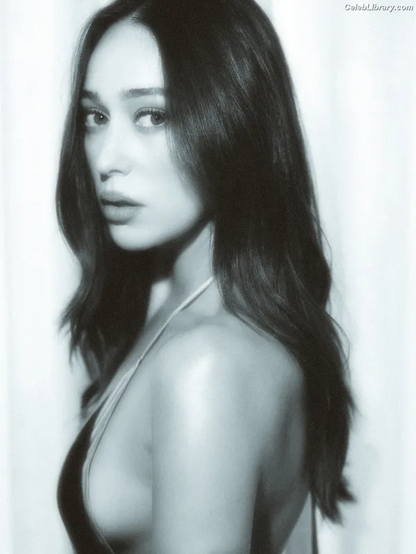 Alycia Debnam Carey photo 3 of 1336