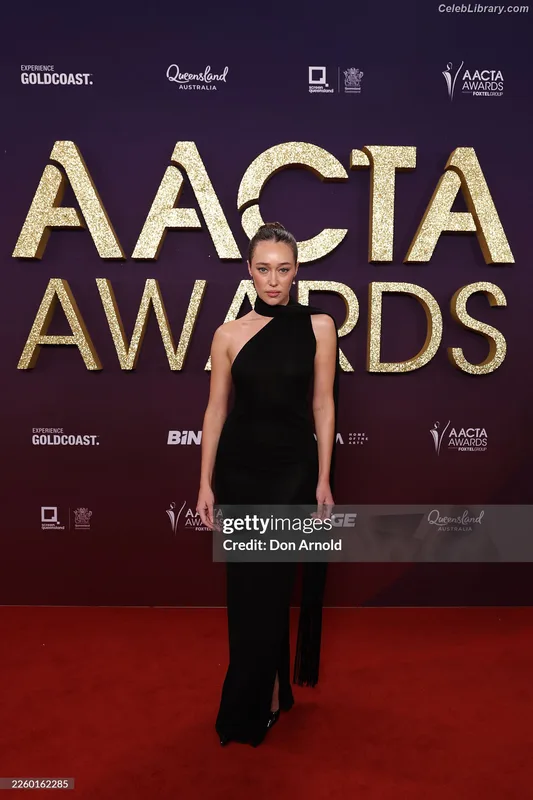 Alycia Debnam Carey photo 5 of 1336