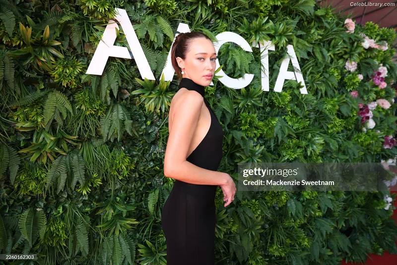 Alycia Debnam Carey photo 8 of 1336