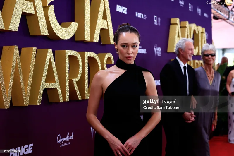 Alycia Debnam Carey photo 14 of 1336