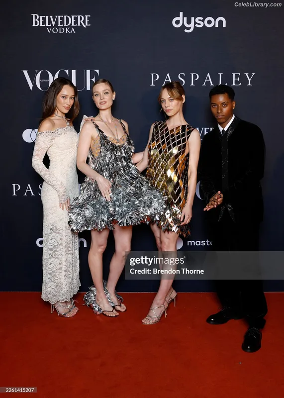 Alycia Debnam Carey photo 15 of 1336