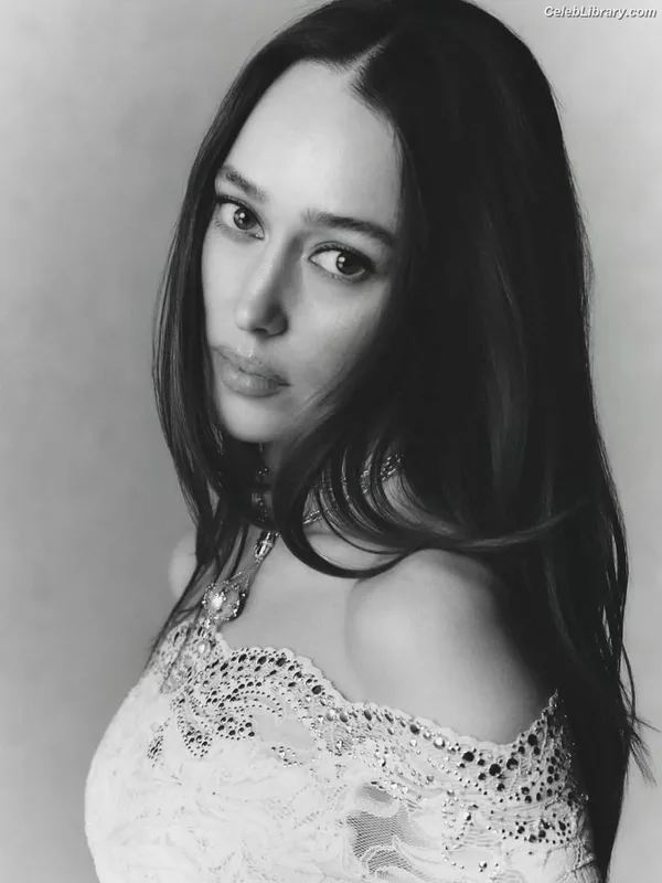 Alycia Debnam Carey photo 21 of 1336
