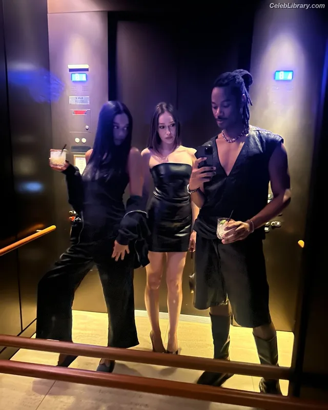 Alycia Debnam Carey photo 23 of 1336