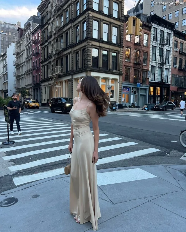 Alycia Debnam Carey photo 9 of 1336