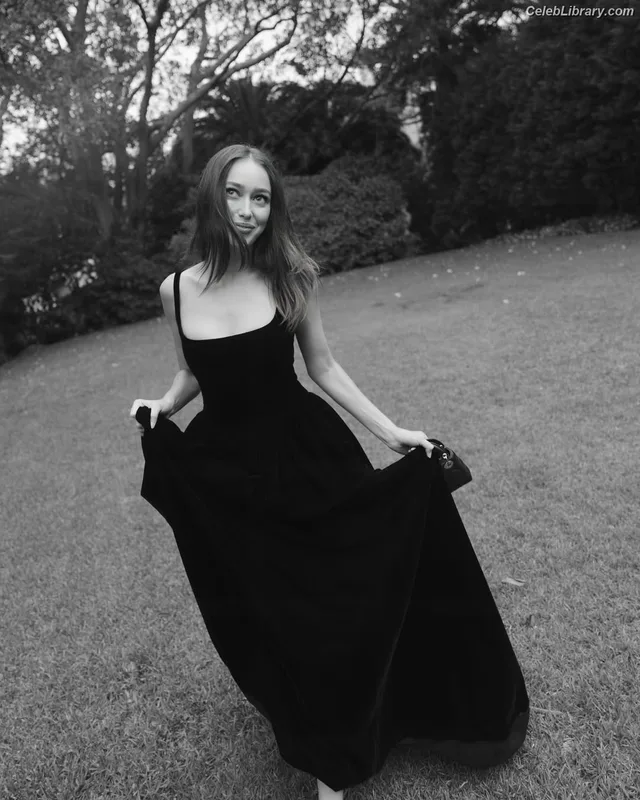 Alycia Debnam Carey photo 12 of 1336