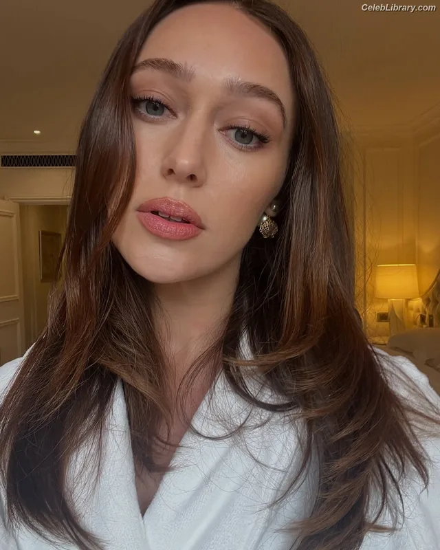 Alycia Debnam Carey photo 16 of 1336