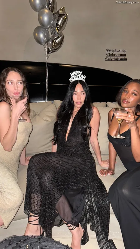 Alycia Debnam Carey photo 21 of 1336