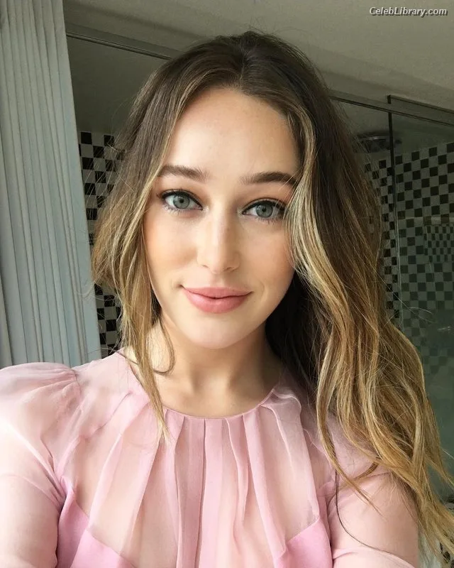 Alycia Debnam Carey photo 9 of 1336