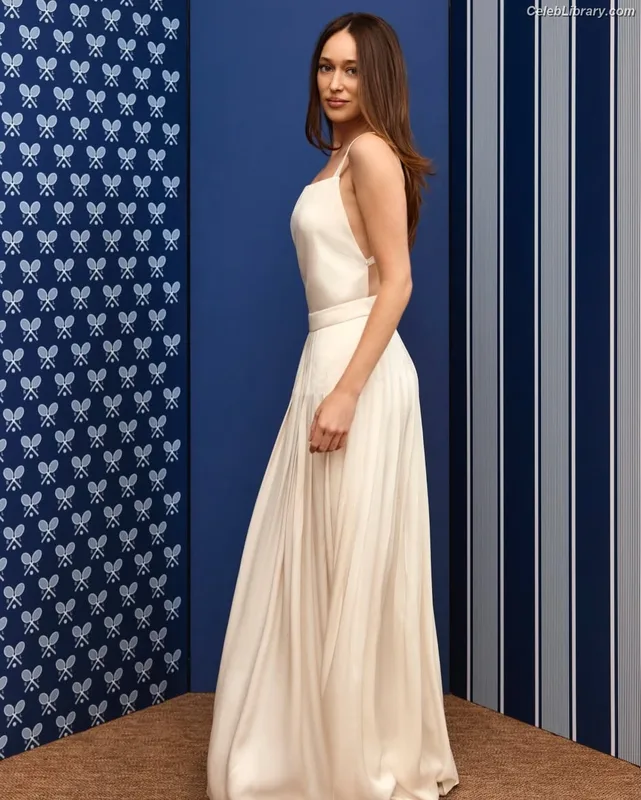 Alycia Debnam Carey photo 24 of 1336