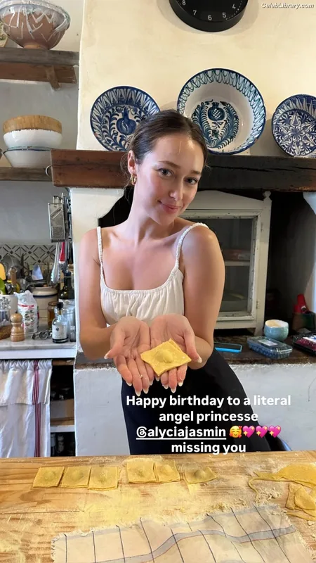 Alycia Debnam Carey photo 17 of 1336