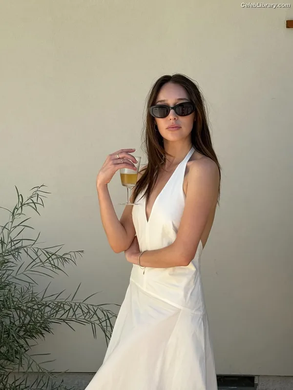 Alycia Debnam Carey photo 20 of 1336