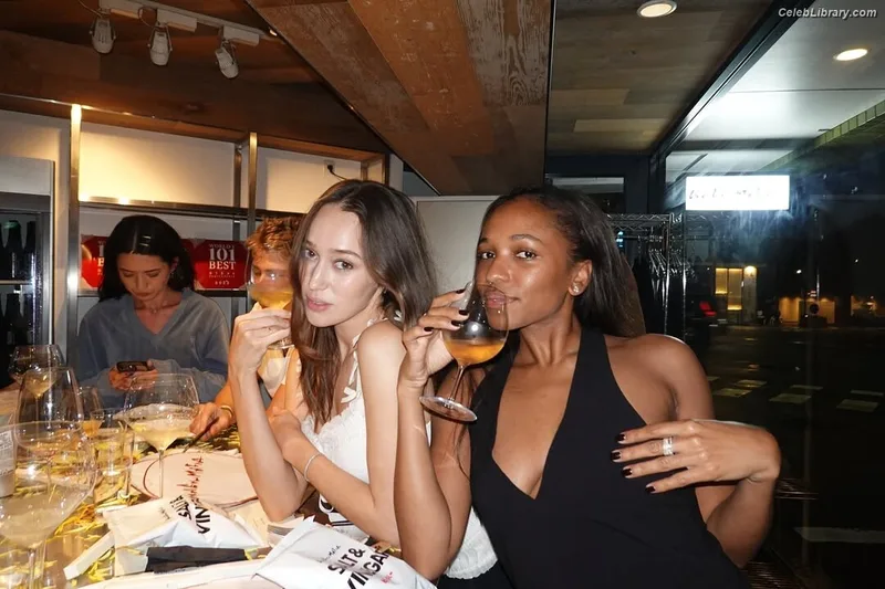 Alycia Debnam Carey photo 9 of 1336