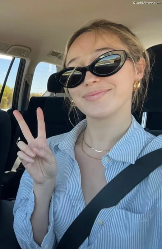 Alycia Debnam Carey photo 13 of 1336