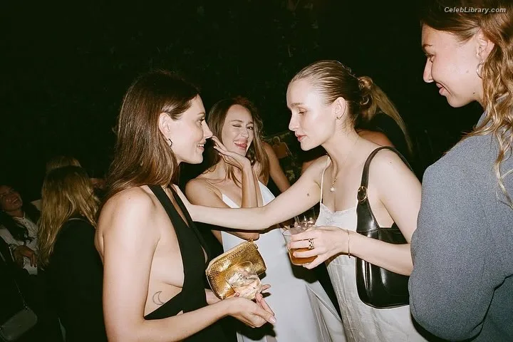 Alycia Debnam Carey photo 19 of 1336