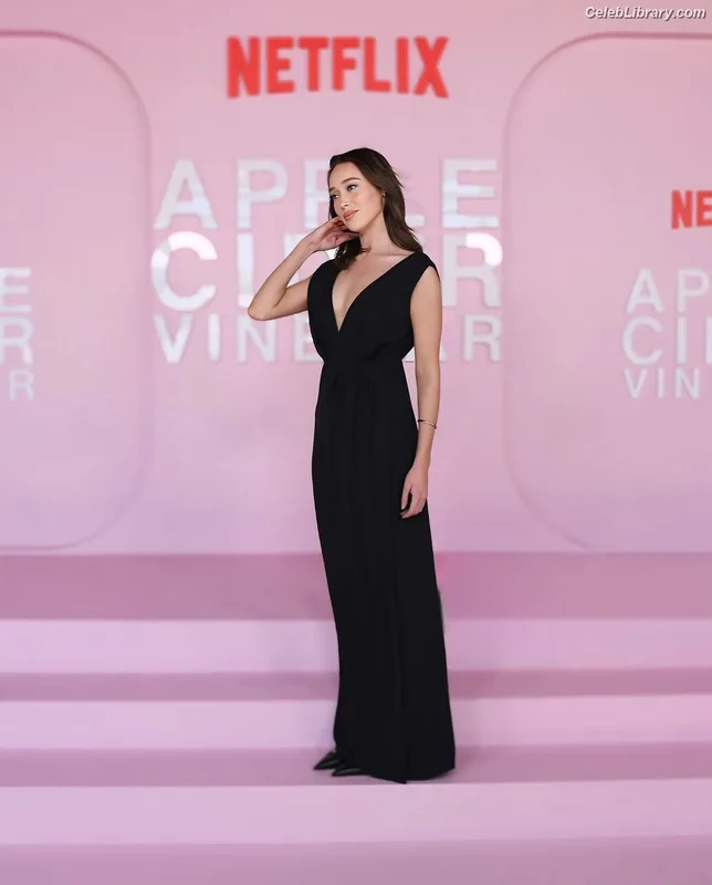 Alycia Debnam Carey photo 21 of 1336