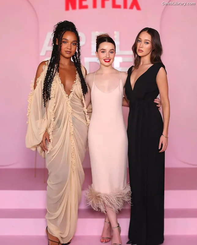 Alycia Debnam Carey photo 5 of 1336
