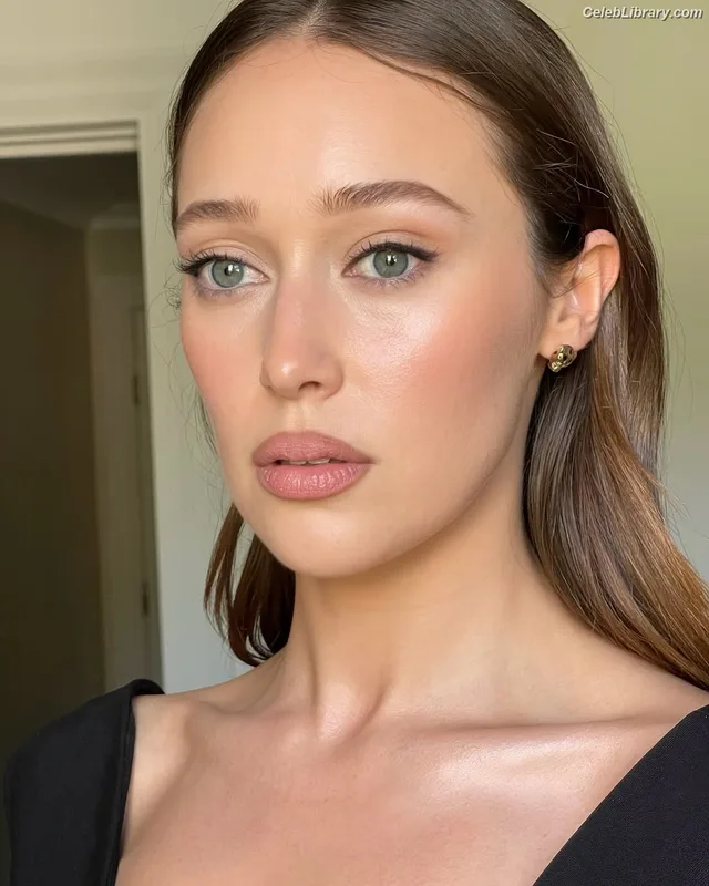 Alycia Debnam Carey photo 11 of 1336