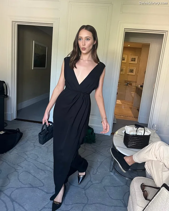 Alycia Debnam Carey photo 18 of 1336