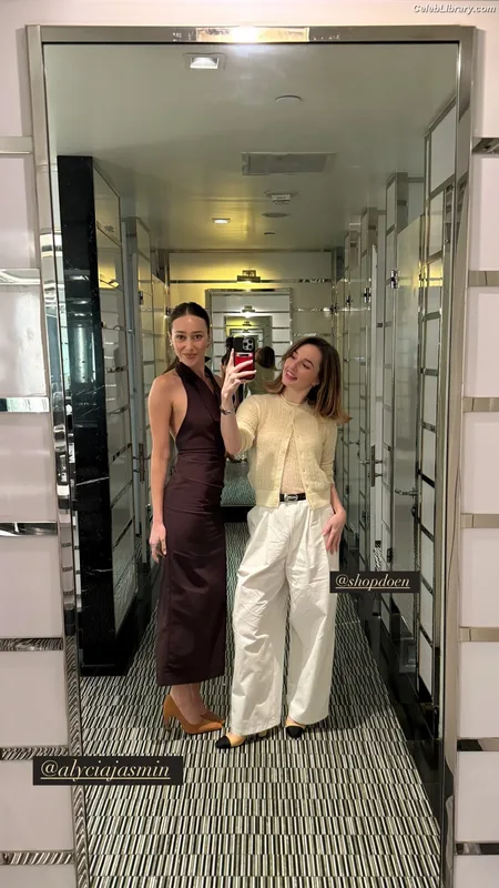 Alycia Debnam Carey photo 20 of 1336