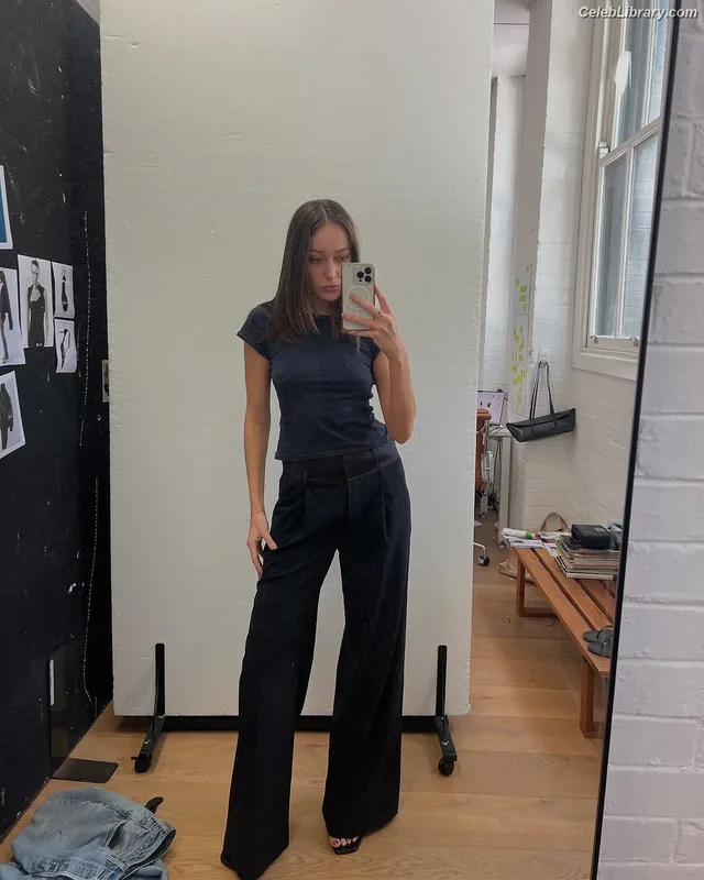 Alycia Debnam Carey photo 22 of 1336