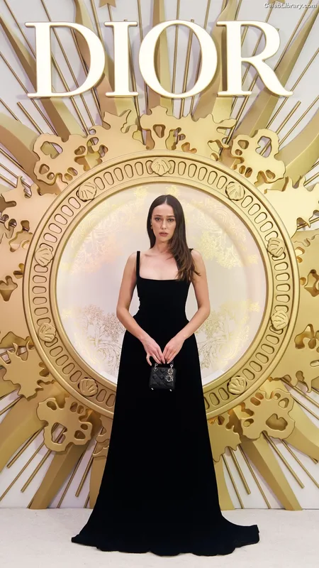 Alycia Debnam Carey photo 8 of 1336