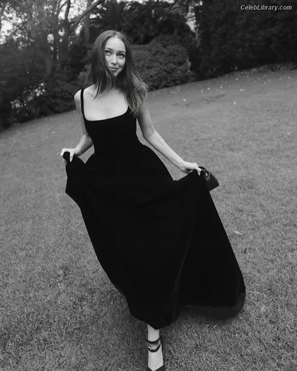 Alycia Debnam Carey photo 10 of 1336
