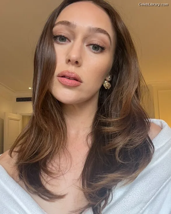 Alycia Debnam Carey photo 11 of 1336