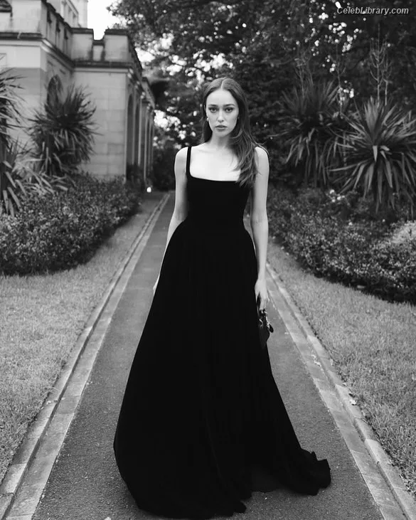 Alycia Debnam Carey photo 12 of 1336