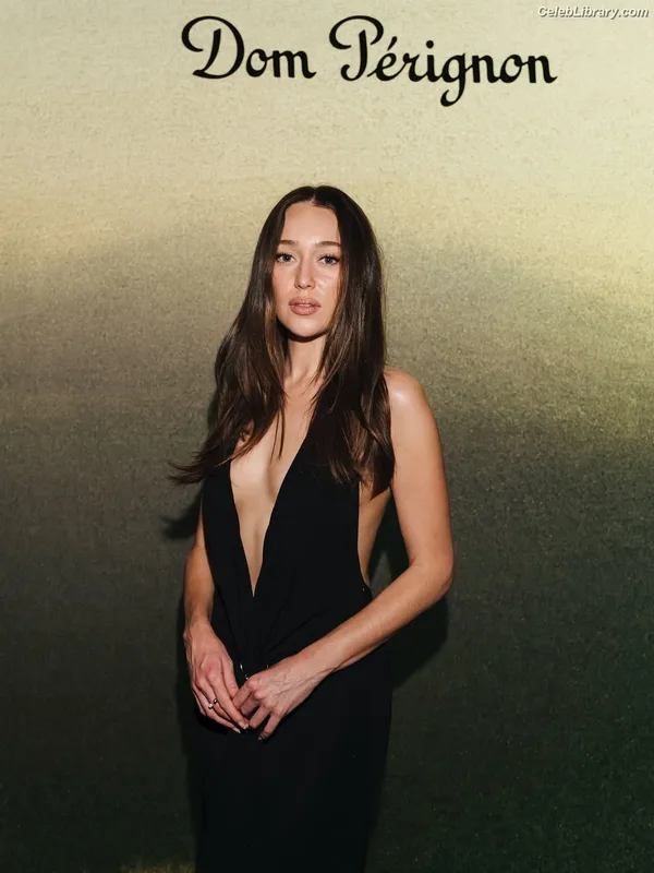 Alycia Debnam Carey photo 17 of 1336