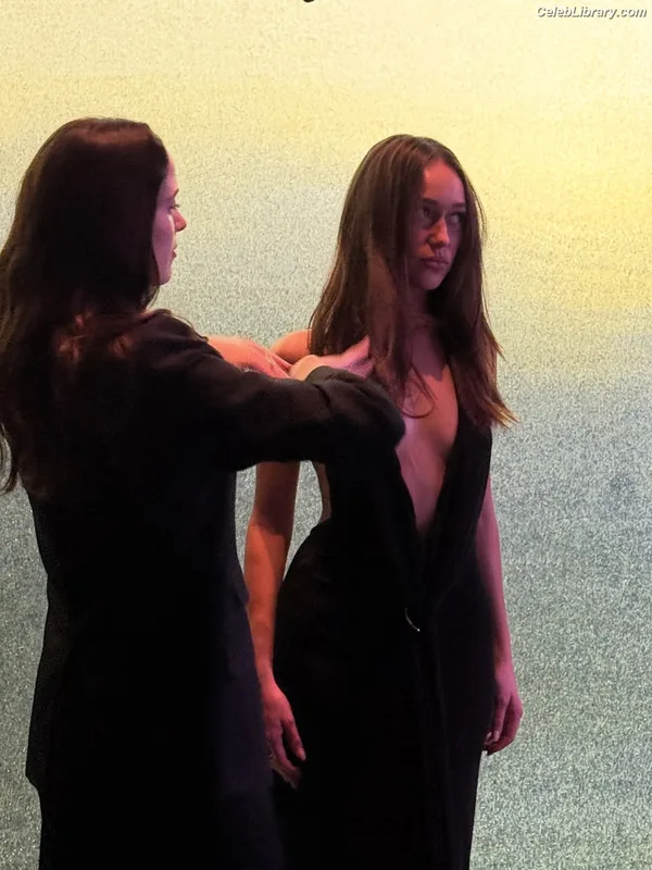 Alycia Debnam Carey photo 19 of 1336