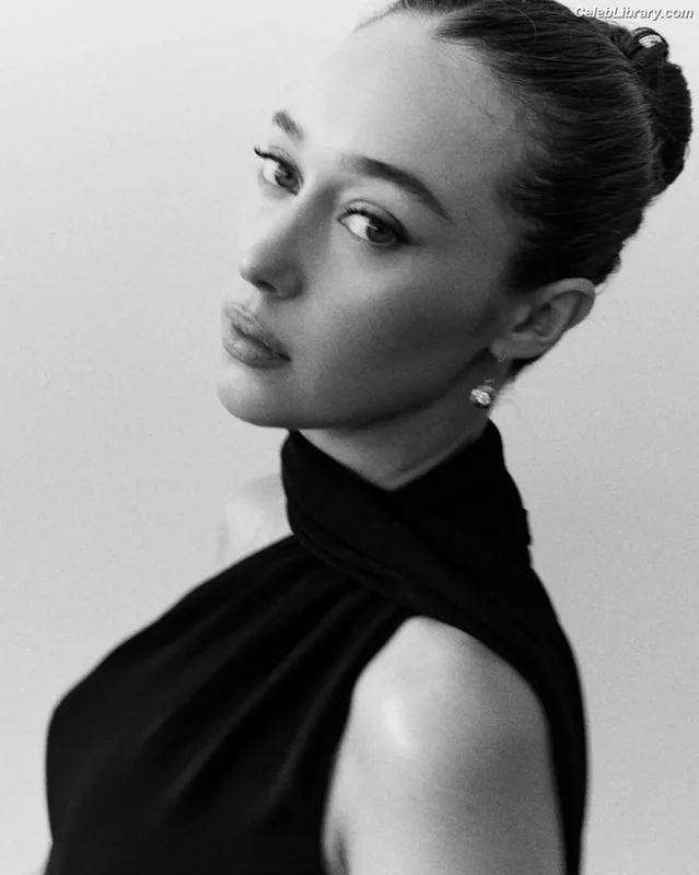 Alycia Debnam Carey photo 21 of 1336