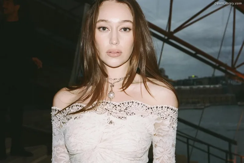 Alycia Debnam Carey photo 24 of 1336