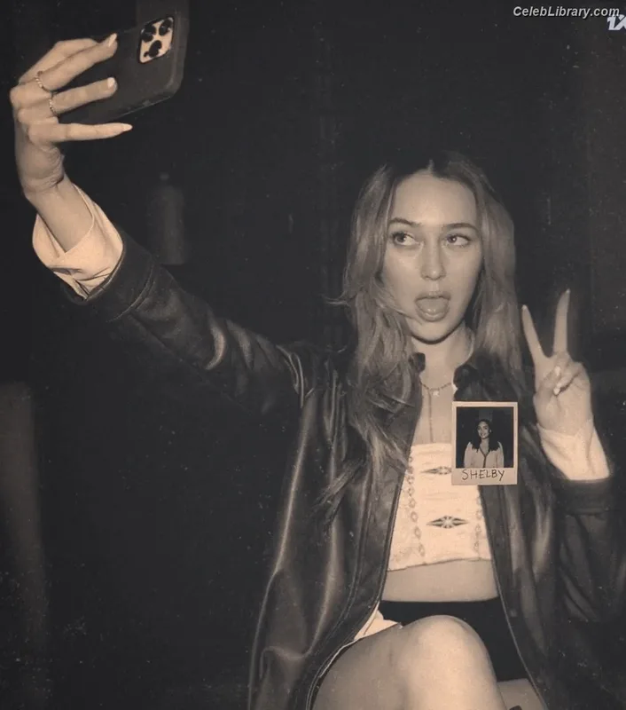 Alycia Debnam Carey photo 4 of 1336