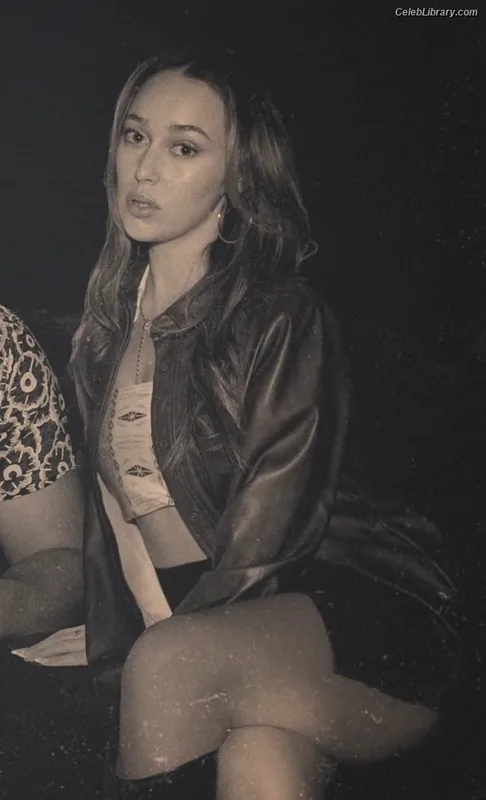 Alycia Debnam Carey photo 5 of 1336