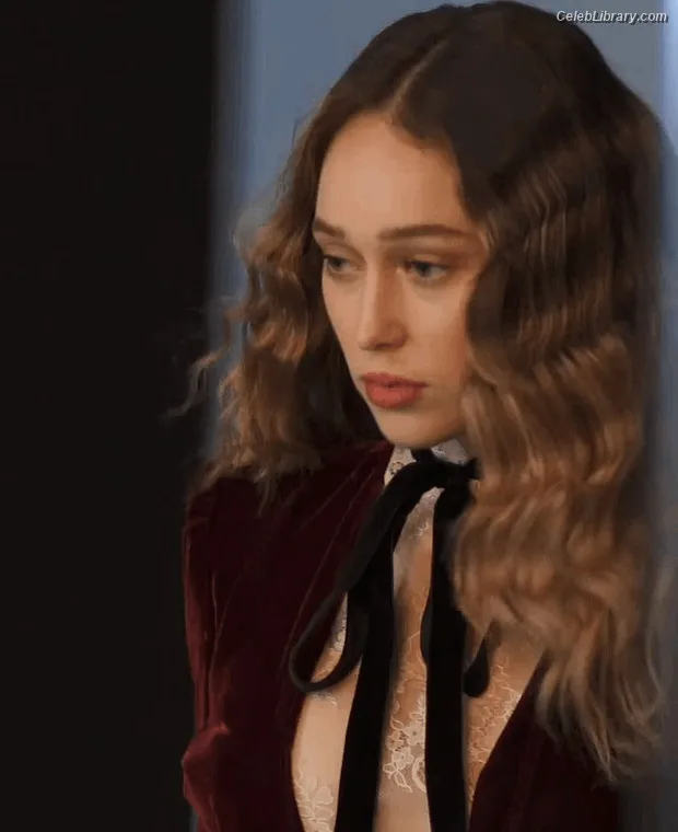 Alycia Debnam Carey photo 18 of 1336