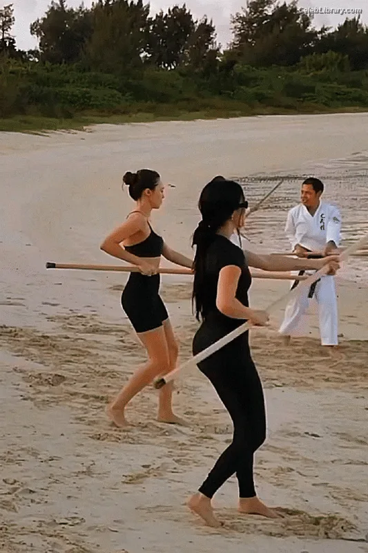Alycia Debnam Carey photo 24 of 1336