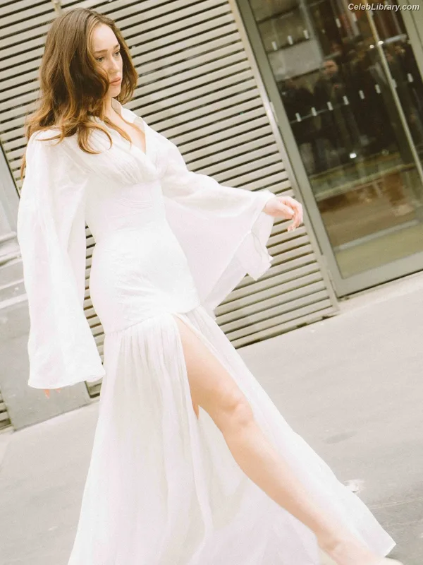 Alycia Debnam Carey photo 6 of 1336